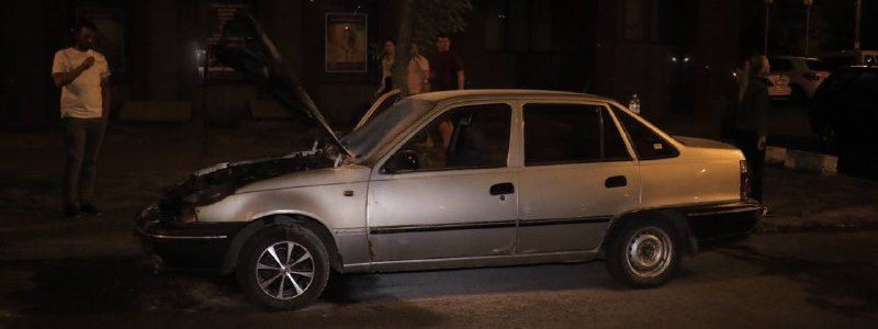 В Киеве возле Дарницкого вокзала на ходу загорелась Daewoo
