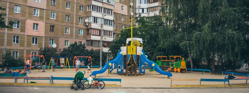 Как выглядит сквер на Чернобыльской в Киеве после капремонта