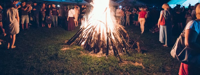 На Ивана Купала жители Киева так и не решились прыгнуть через ритуальный костер
