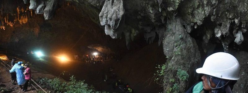 Спасение детей из затопленной пещеры, крушение медицинского вертолета и смертельное ДТП: ТОП новостей дня