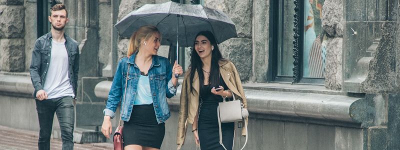 Дождливая столица в лицах: какое настроение у жителей Киева в среду