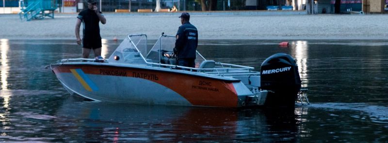 В Киеве на Оболони в озере утонул мужчина