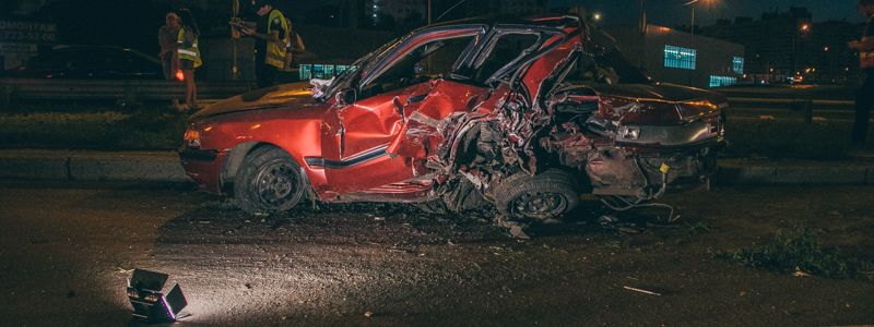 В Киеве возле ТРЦ "Аладдин" пьяный водитель на Skoda влетел в Mazda