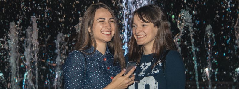 Столица в лицах: как в центре Киева отдыхают у фонтанов