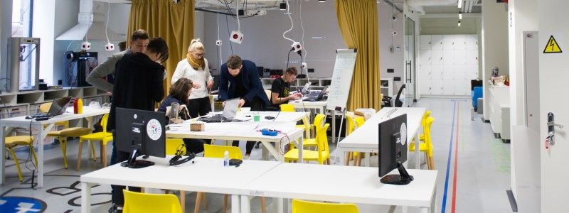 У Києві старшокласників планують безкоштовно вчити інноваційним технологіям