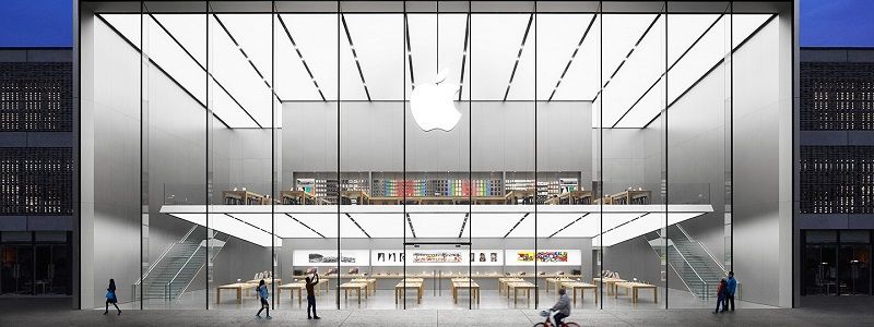 Крушение истребителя, смерть самой старой женщины планеты и первый в Украине Apple Shop: ТОП новостей дня