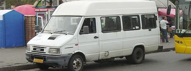 В Киеве парни представились Нацкорпусом и требовали деньги с водителей маршруток: подробности очевидца