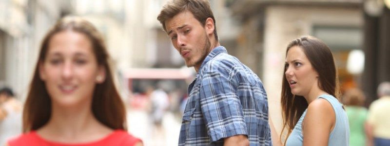 Отмена более 300 рейсов из-за женщины, новая болезнь в виде сексуальной зависимости и вандалы во Львове: ТОП новостей дня