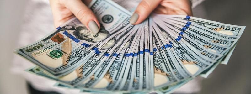 Более половины международных переводов в Украину идет через ПриватБанк