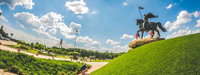 В Киеве открыли памятник Илье Муромцу: 11-метровый богатырь с высоты