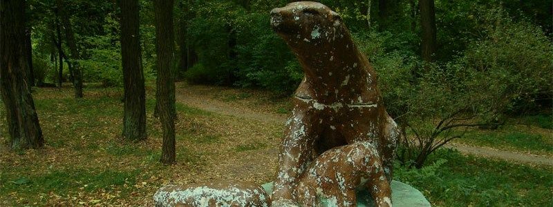 Під Києвом у Пущі-Водиці хочуть відновити скульптуру легендарних ведмежат