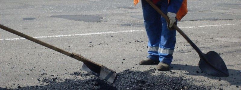 В Киеве на Харьковском ограничат движение на крупной транспортной развязке