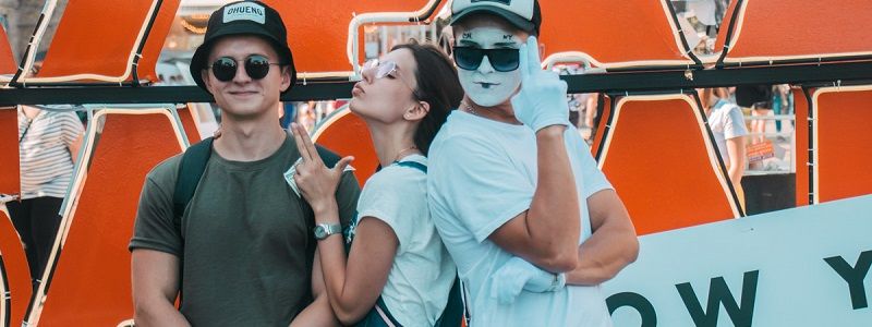 Кепки, цепи и хип-хоп в первый день барахолки "Рэп Шмэп Йо" в Киеве: ищи себя на фото