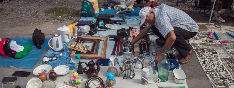 Странные товары и уникальные продавцы: чем живет барахолка в Киеве на Почайной