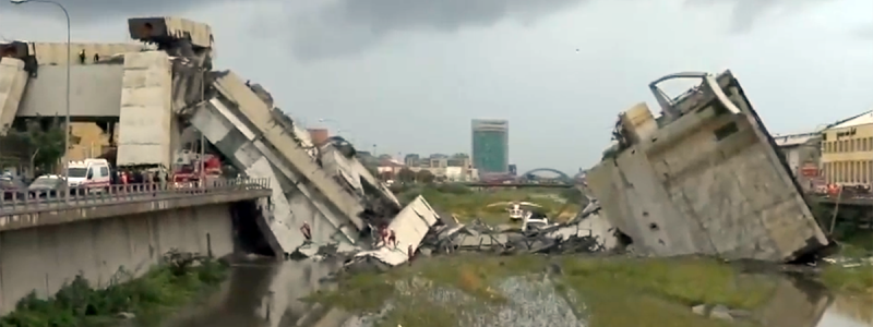 Обвалившийся мост в Италии, опасное селфи под Харьковом и список лучших городов мира: ТОП новостей дня