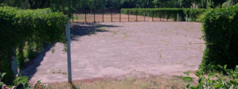 У Києві на Троєщіні футбольні майданчики не ремонтували 25 років