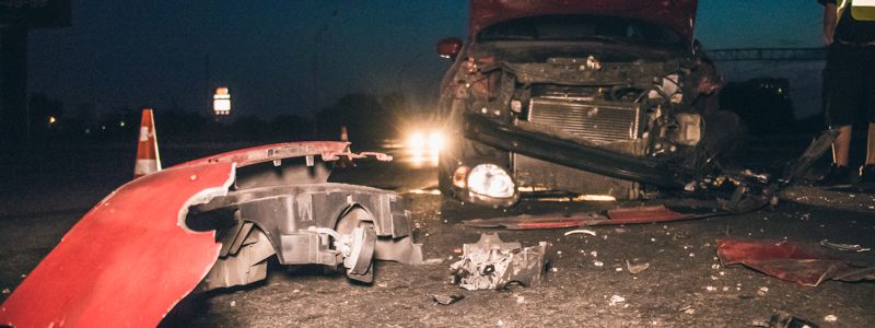 В Киеве на Дарницком шоссе фура влетела в легковушку с 11-месячным ребенком