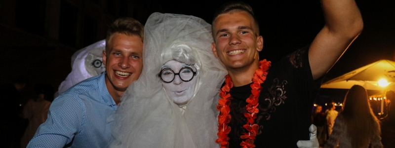 Первый день фестиваля "Белые ночи" в Киеве: ищи себя на фото