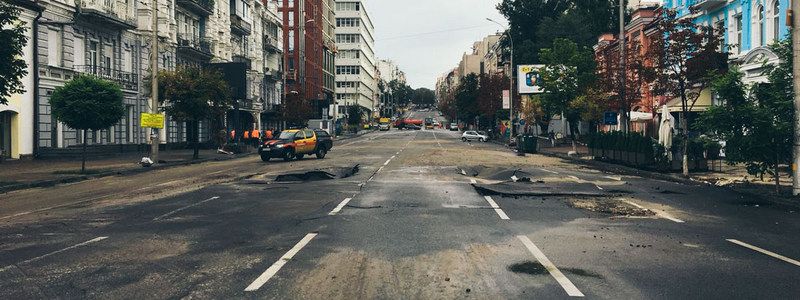 В Киеве назвали причину и виновников провала дороги на Антоновича