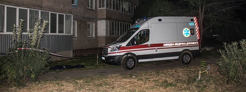 В Киеве на Борщаговке мужчина выбросился из окна 9 этажа