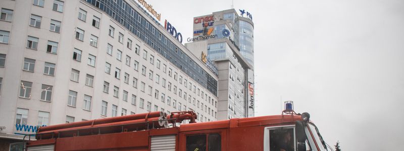 Пожар в Киеве возле станции метро "Бориспольская": что горело