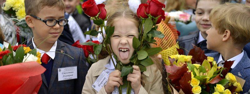 Чем вредны школьные линейки на 1 сентября