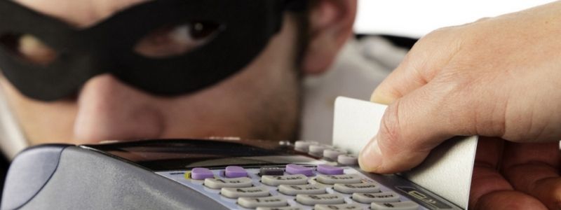 В Киеве на вокзале иностранец подсмотрел пин-код и снял деньги с украденной карты