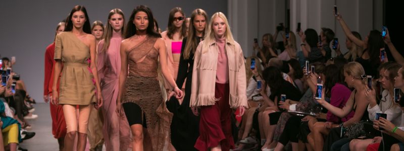 Второй день Ukrainian Fashion Week: модели из "подводного" мира и 1001 способ носить велосипедки