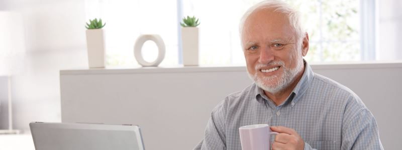 В Киеве приехал человек-мем: где сделать селфи с Дедом Гарольдом