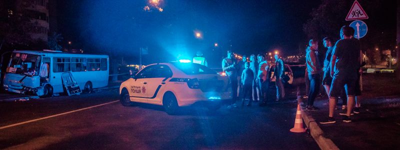 В Киеве на Троещине BMW отправил водителей маршуртки и Kalina в больницу