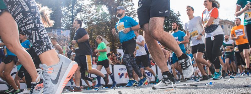 В центре Киева тысячи бегунов открыли Intersport Fest UA: как это было