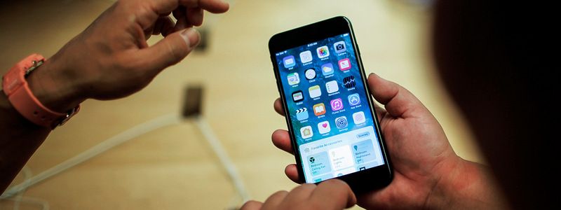 В Украине орудует банда, ворующая дорогие смартфоны