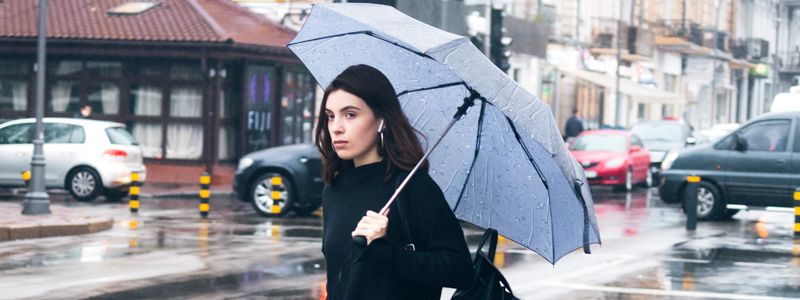 Столица в лицах: какое настроение у жителей Киева в дождливый понедельник