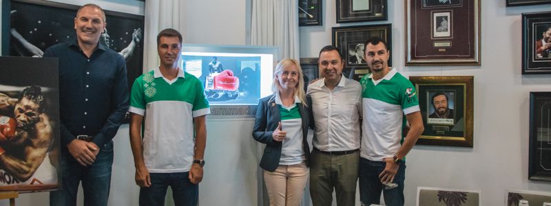 Бой мэра Кличко, фото с Усиком и автограф у Льюиса: что еще ждать от WBC в Киеве