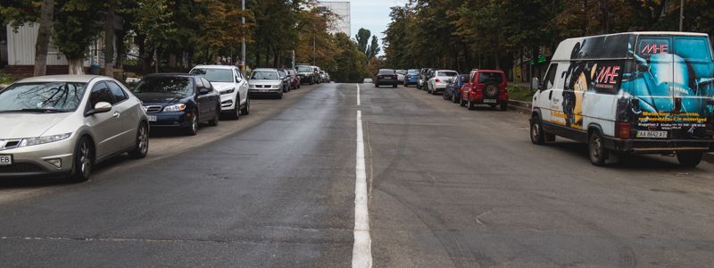 В Киеве на Гарматной появился «каток» для машин