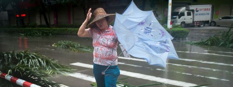 Смертельное ДТП с полицейскими в Черновцах, тайфун в Китае и перестрелка в центре Брюсселя: ТОП новостей дня