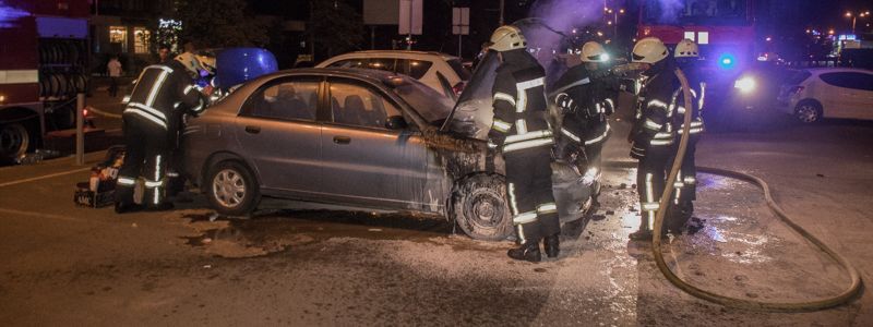 В Киеве возле Dream Town горел Daewoo