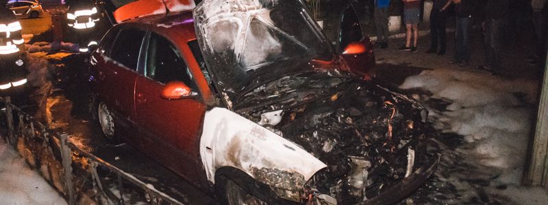 В Киеве на Кловской сгорел Seat