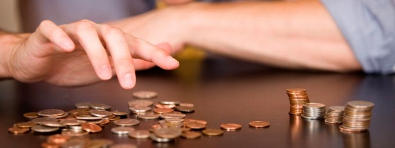 Большинство украинцев недовольны зарплатой и работают неофициально: результаты опроса