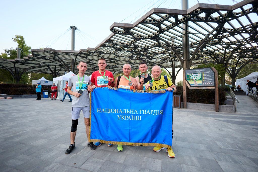 Як військові на протезах пробігли Київський марафон Незламності 2023: більше 5 тисяч киян взяли участь у змаганнях 13