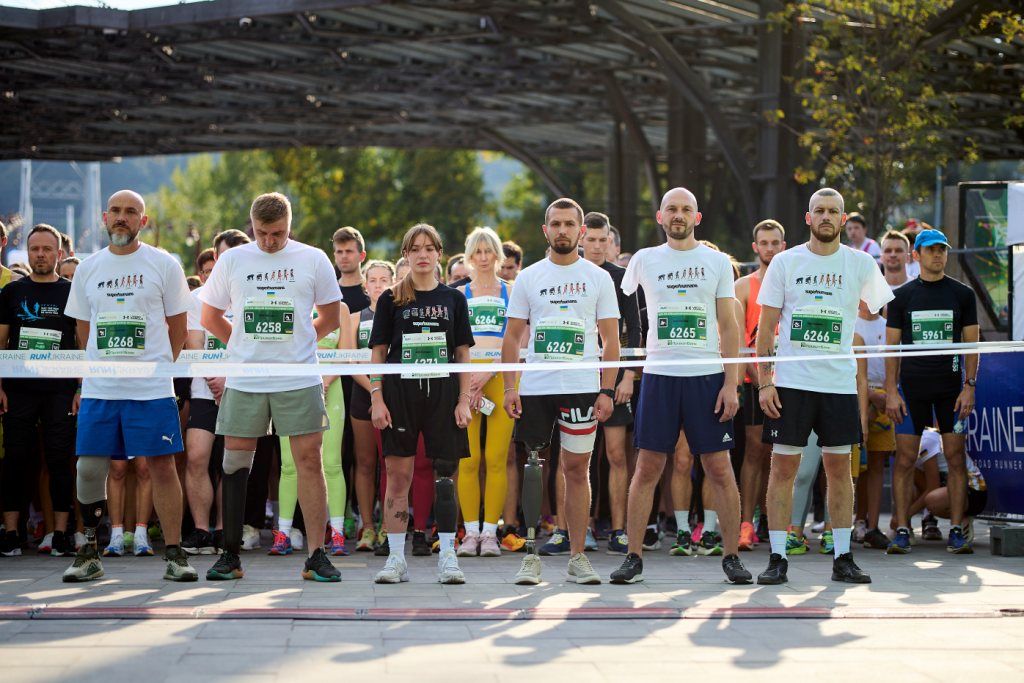 Як військові на протезах пробігли Київський марафон Незламності 2023: більше 5 тисяч киян взяли участь у змаганнях 19
