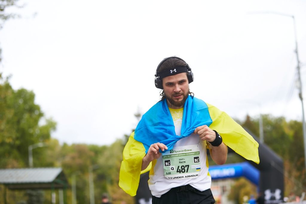 Як військові на протезах пробігли Київський марафон Незламності 2023: більше 5 тисяч киян взяли участь у змаганнях 24