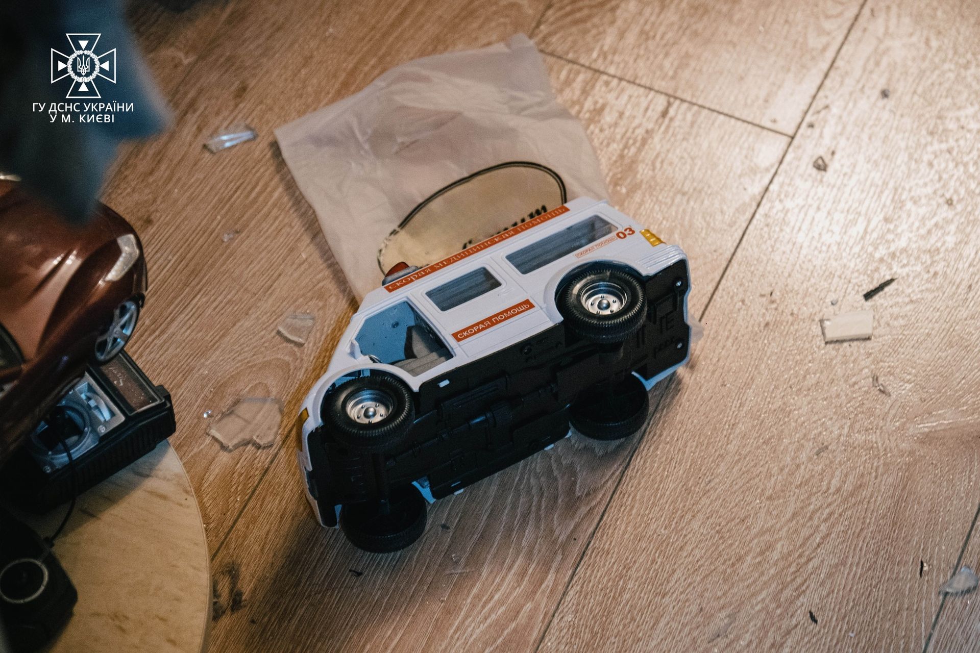 У Києві в багатоповерхівці Соломʼянського району стався вибух: в квартирі була родина та двоє дітей 4