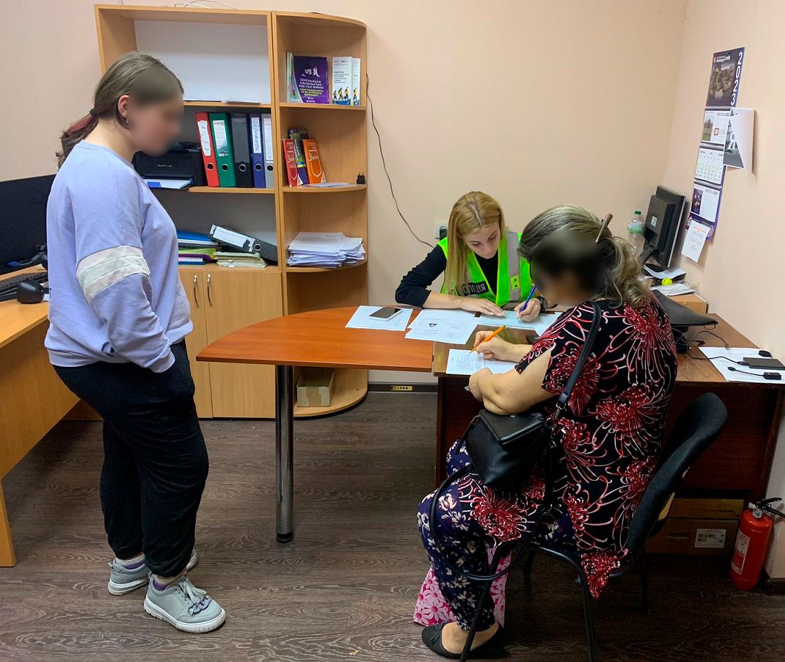 У Києві підлітки обкрадали могили полеглих захисників України 4