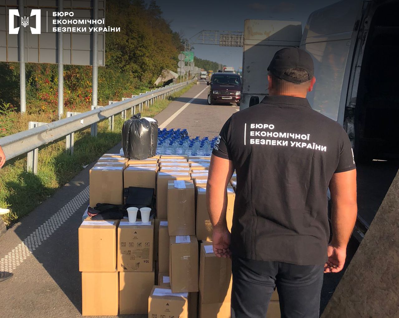 На Київщині викрили підпільну лабораторію, яка виробляла алкоголь і продавала під логотипами відомих брендів 1