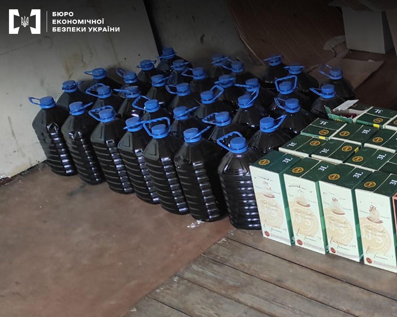 На Київщині викрили підпільну лабораторію, яка виробляла алкоголь і продавала під логотипами відомих брендів 2