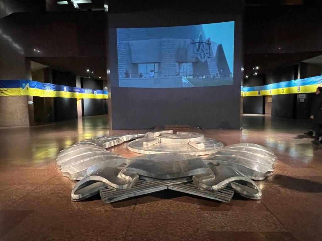 Где увидеть демонтированный со щита "серп и молот": в Киеве открыли доступ к Родине-Мать и выставку в музее 5