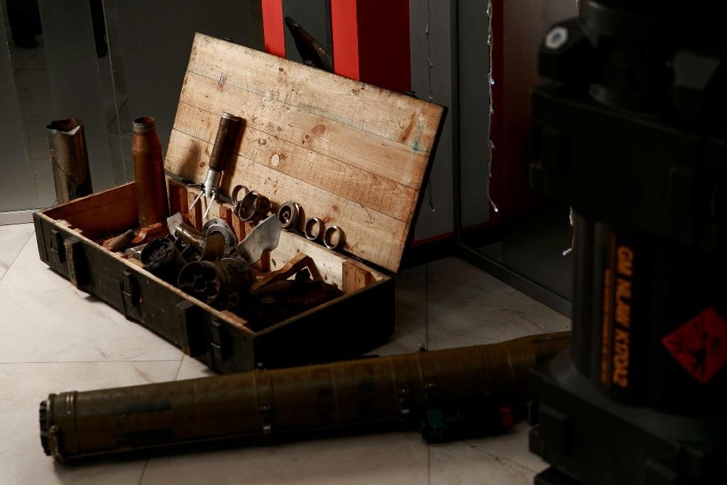 У Києві створили мистецтво з уламків зброї та техніки: де відкрили безкоштовну виставку 2