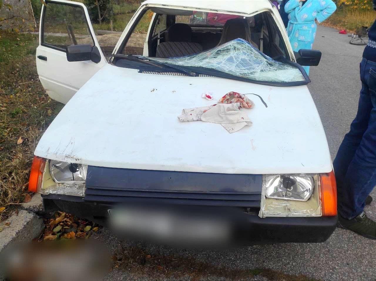 На Київщині п'яний водій насмерть збив бабусю, яка їхала з 6-річним онуком на велосипеді 1