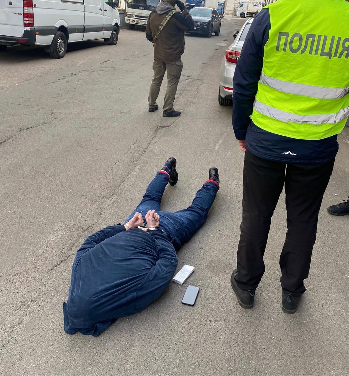 В Киеве россиянин требовал $60 тыс. от продавца сухофруктов из Таджикистана: рэкетира задержали 1